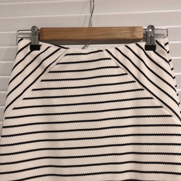 Black and white striped pencil skirt - Picture 2 of 6
